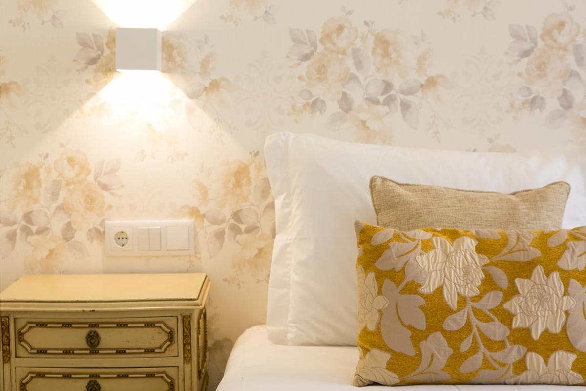 Suites Amalia Guesthouse Near Rossio Square リスボン エクステリア 写真