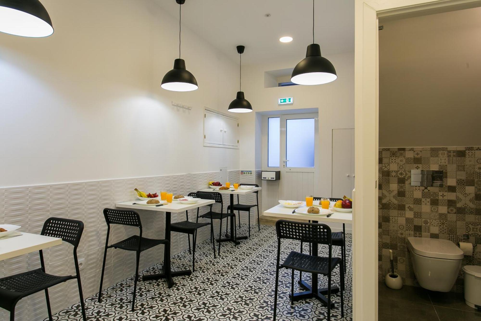 Suites Amalia Guesthouse Near Rossio Square リスボン エクステリア 写真